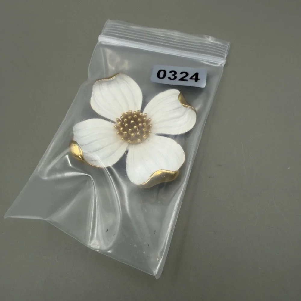 Vintage Trifari White Enamel Dogwood Flower Brooch Gold Tone Floral Pin Signed